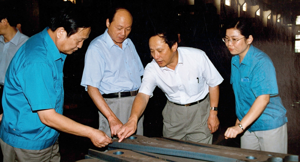 新一屆領(lǐng)導班子上任，掀開徐工變革發(fā)展新篇章