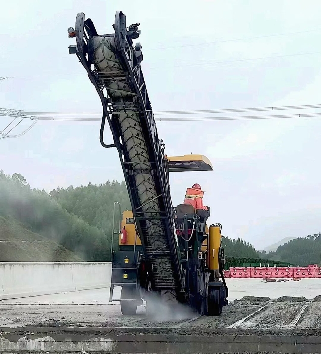 靠譜！徐工銑刨機(jī)化身“護(hù)路使者”助力巴平高速建設(shè)！