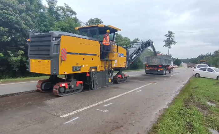 徐工成套道路機(jī)械油面施工，這次在馬來西亞！
