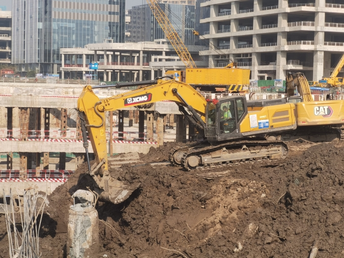 品質(zhì)+節(jié)油+高效！徐工XE335GK助建亞洲最大地下空間