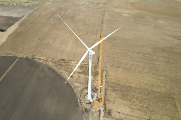 高空之巔，再鑄榮光！XLC18000M助力大型風電場首臺185米風機成功吊裝